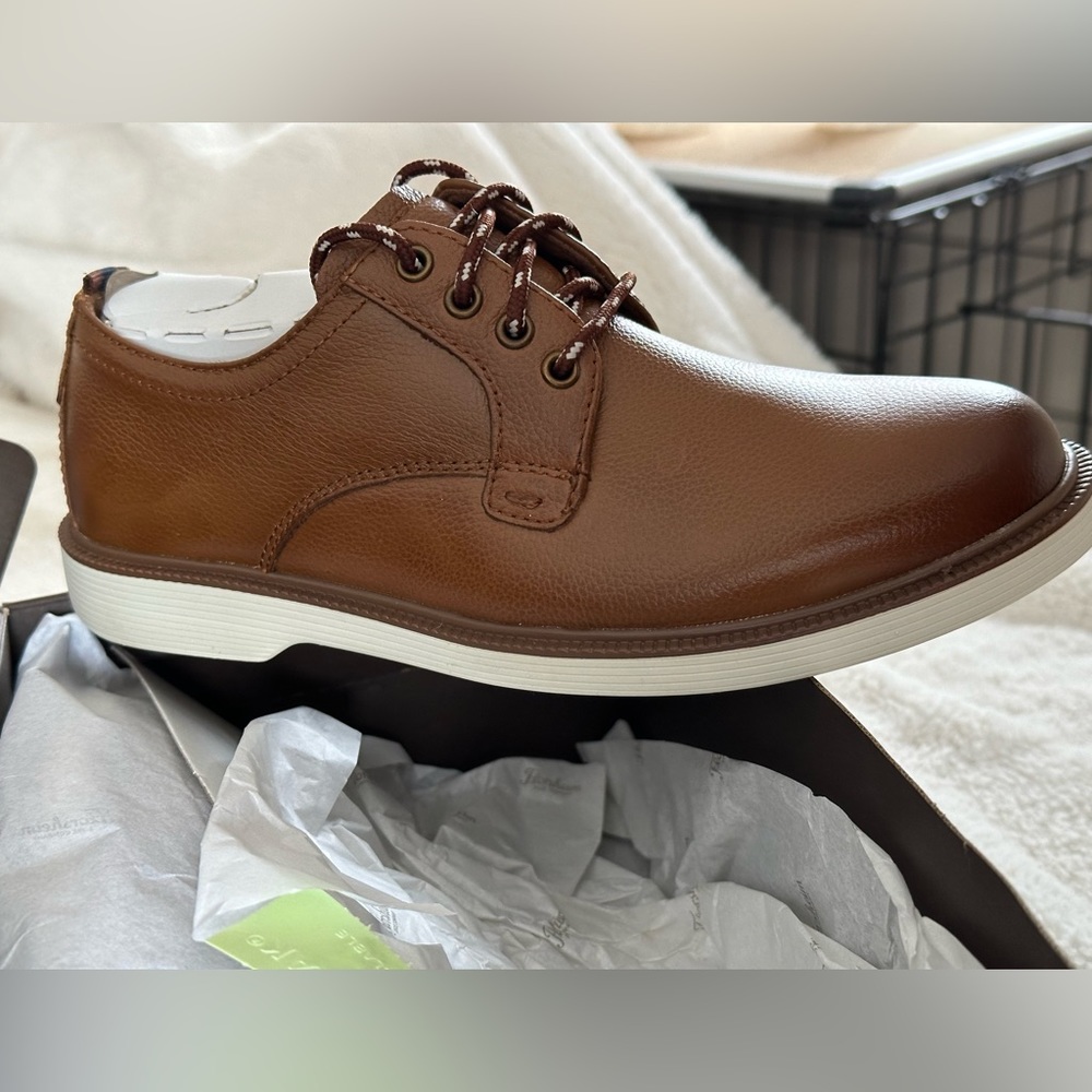 Kids size 2 Cognac Dress Shoe